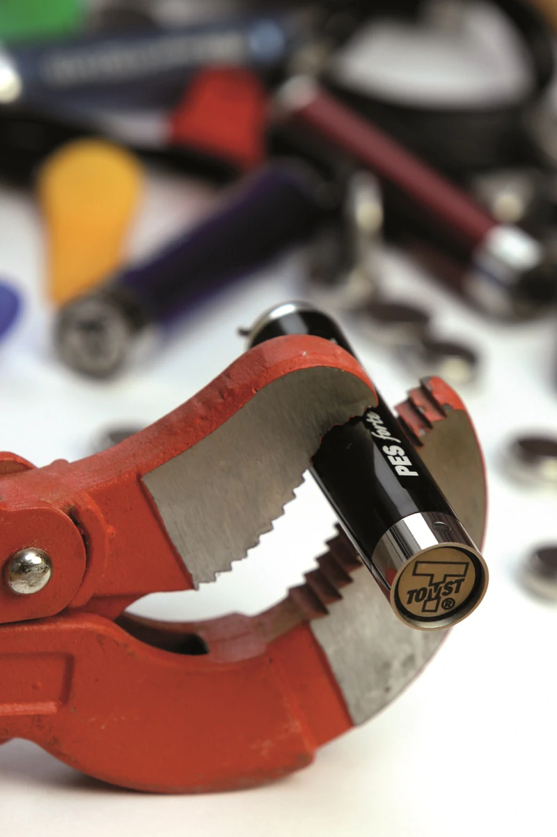 PES reader in the jaws of a pipe cutter